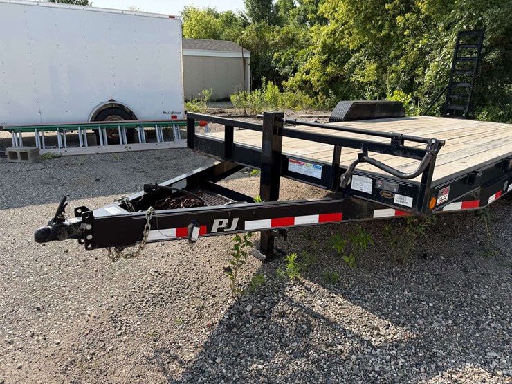 2016-pj-tandem-axle-trailer,-83”-wide,-16’+2’-beavertail,-st235/80r16-tires,-8-bolt-hubs,-5’x16”-ram-image-4