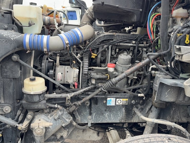 2015-kenworth-t880-image-21