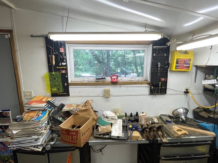 #7108-•-contents-of-countertop-image-1