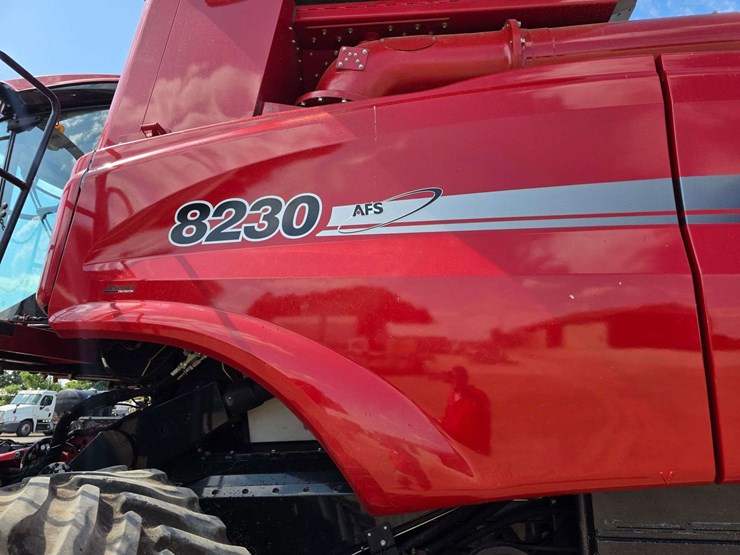 2013-case-ih-8230-image-30