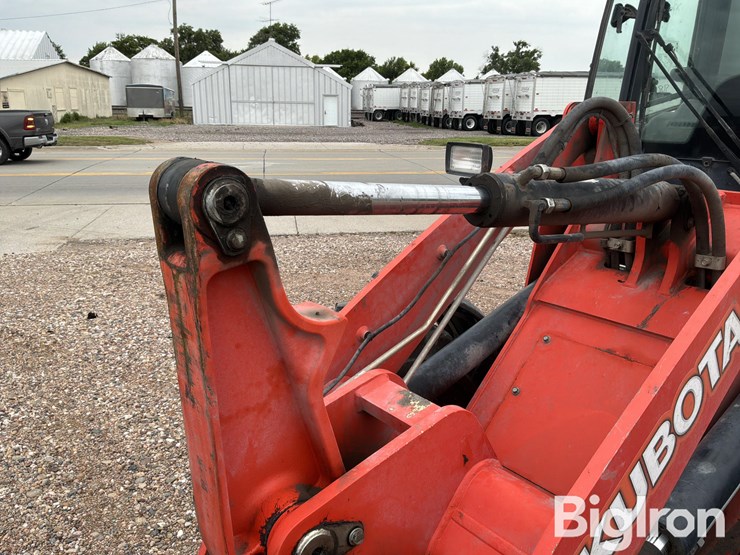 2019-kubota-r630-image-11