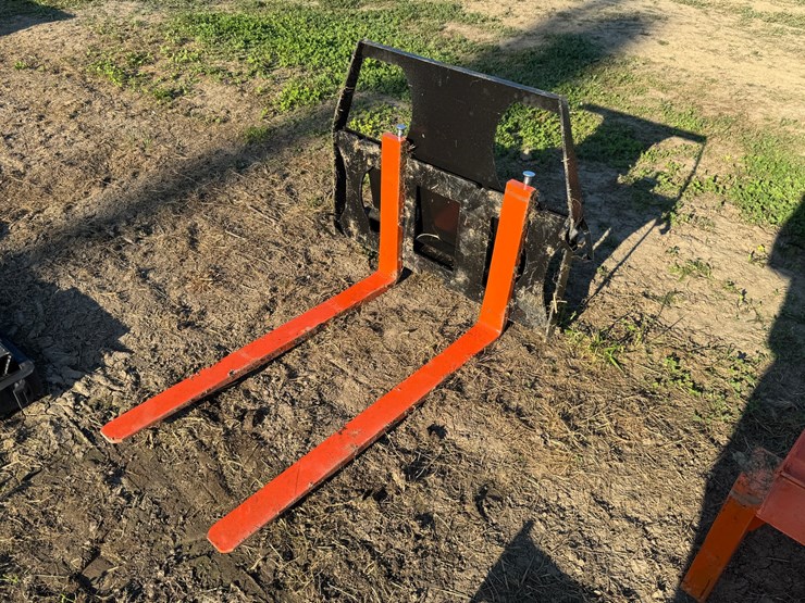 #4051-•-mini-skid-steer-pallet-for-frame-with-36-inch-forks-image-2