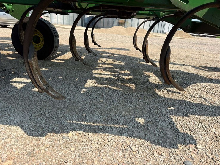 2014-john-deere-2410-image-8