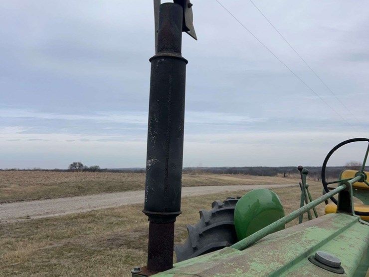 john-deere-520-image-15