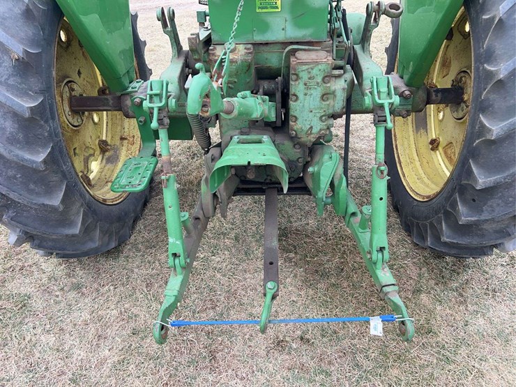 john-deere-520-image-34