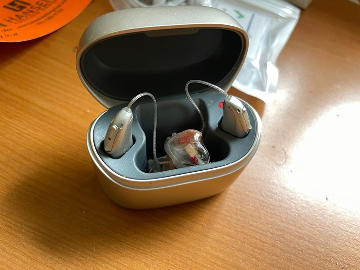 #7310-•-voice-recorder-and-hearing-aids-image-4