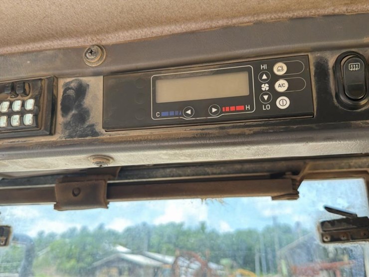 2012-komatsu-wa200-image-44