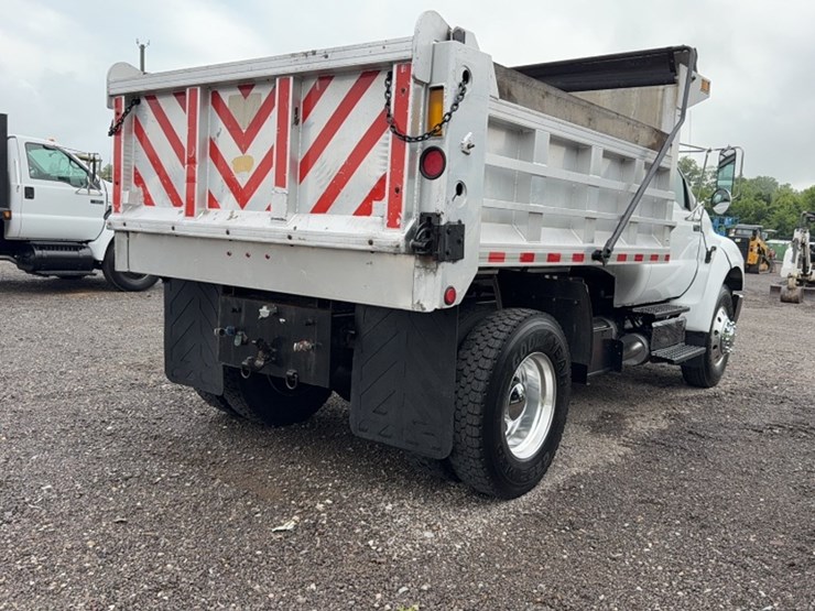 2013-ford-f750-image-8