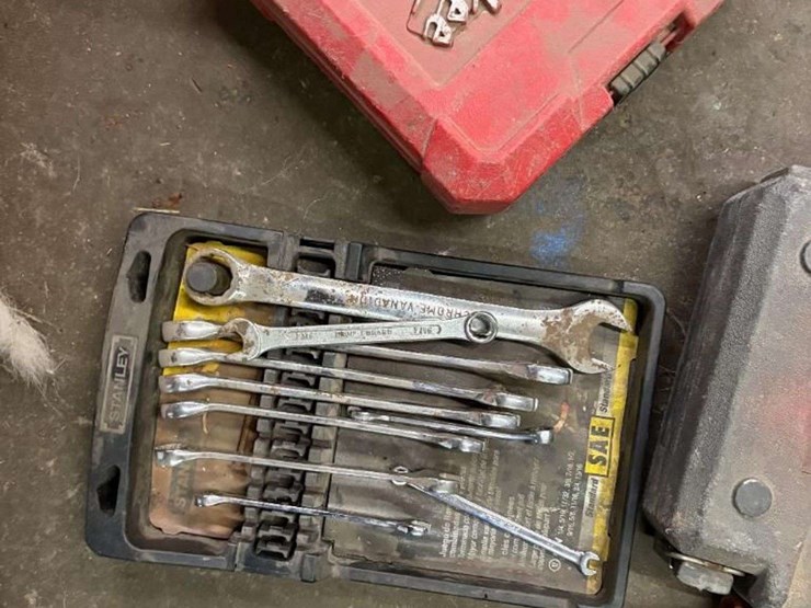 end-wrenches-and-hole-saw-sets-image-2