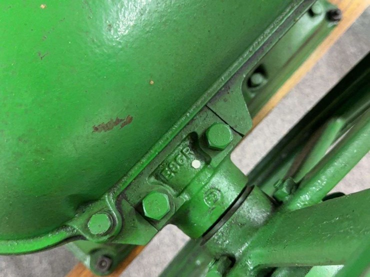 john-deere-3-horse-hit-and-miss-engine-with-cart-image-9