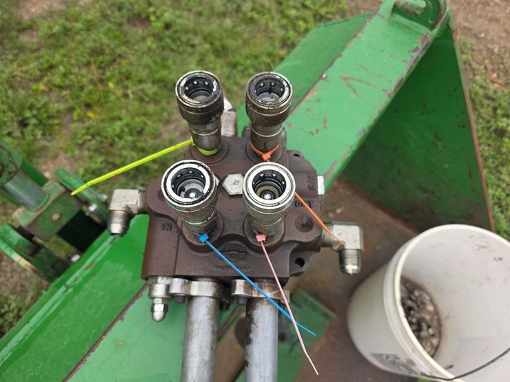 john-deere-148-image-8