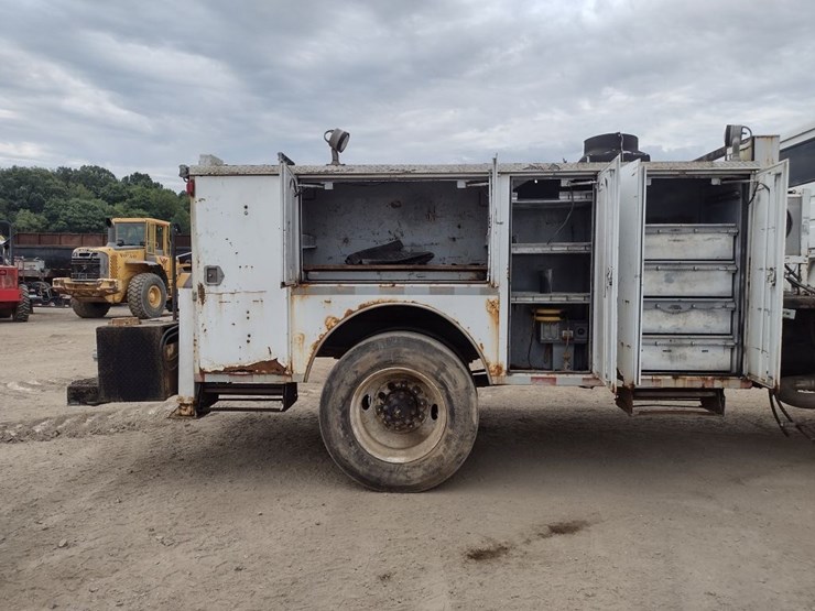 freightliner-fl70-image-32