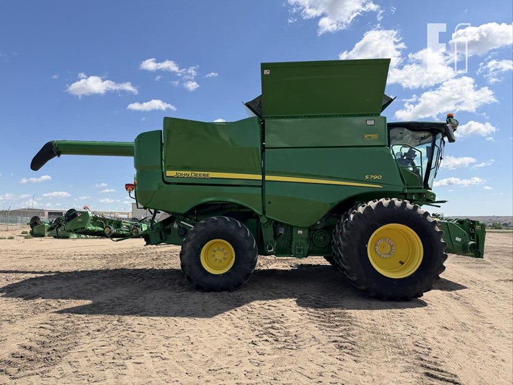 2020-john-deere-s790-image-4