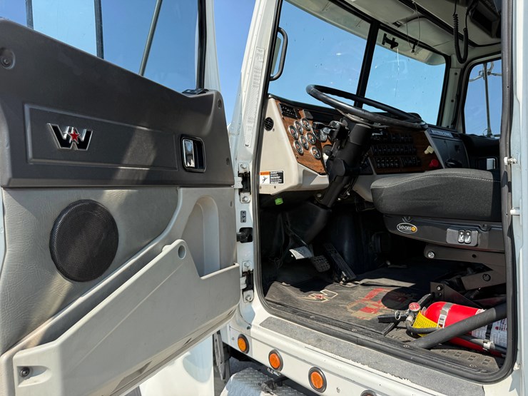 2012-western-star-4900-image-23