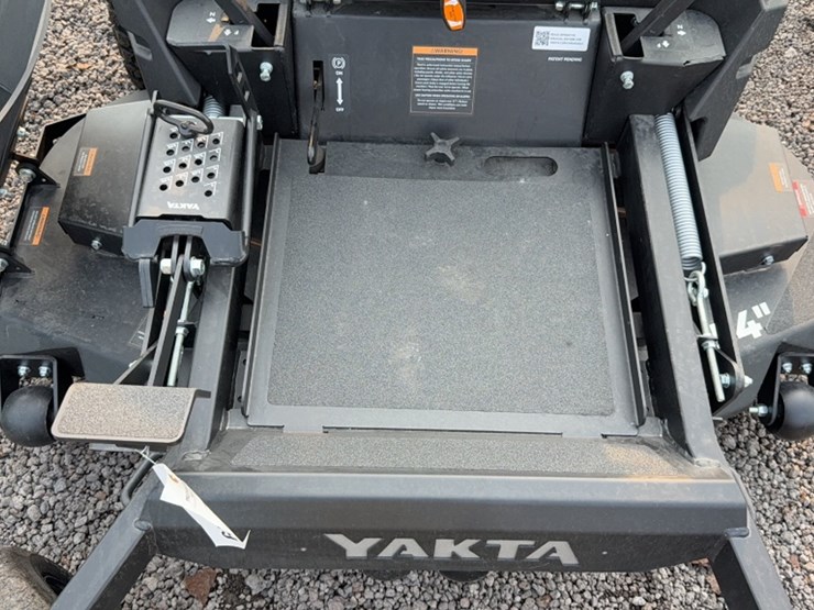 #3084-•-yakta-yxr-320-zero-turn-mower-image-5