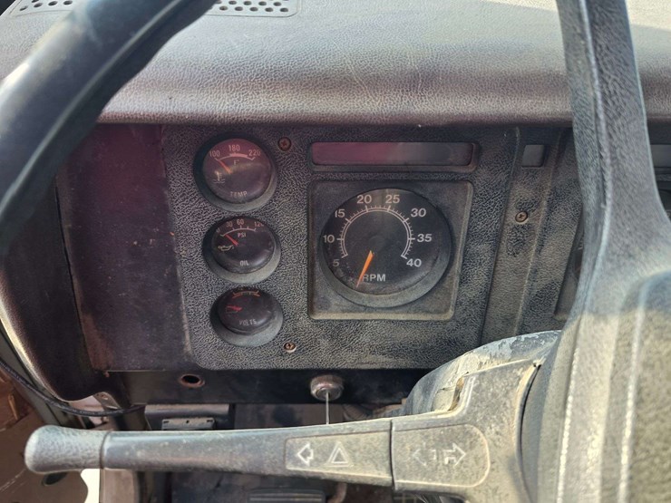 1985-case-ih-200-image-35