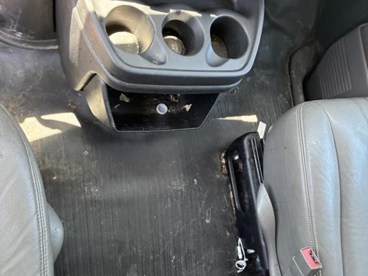 2015-gmc-savana-g2500-image-18
