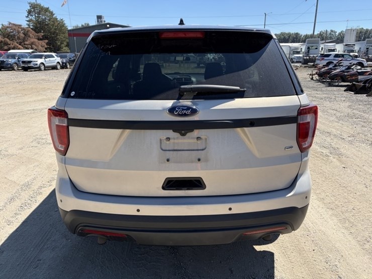 2017-ford-explorer-image-5