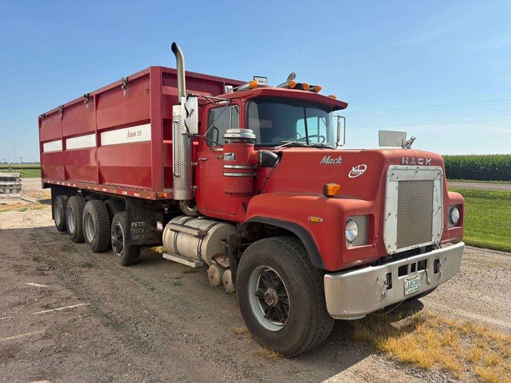 1986-mack-valueliner-image-4