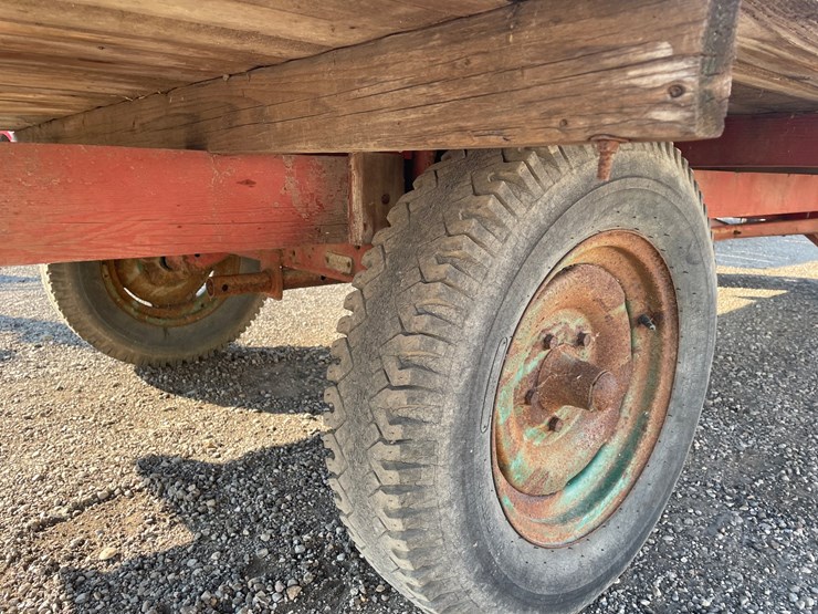 #2387-•-electric-wheel-running-gear-with-hay-rack-image-13