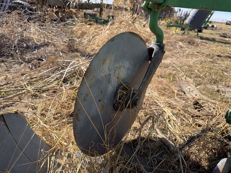 john-deere-three-point-two-bottom-plow-image-13