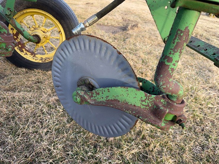 john-deere-pull-type-two-bottom-plow-image-30