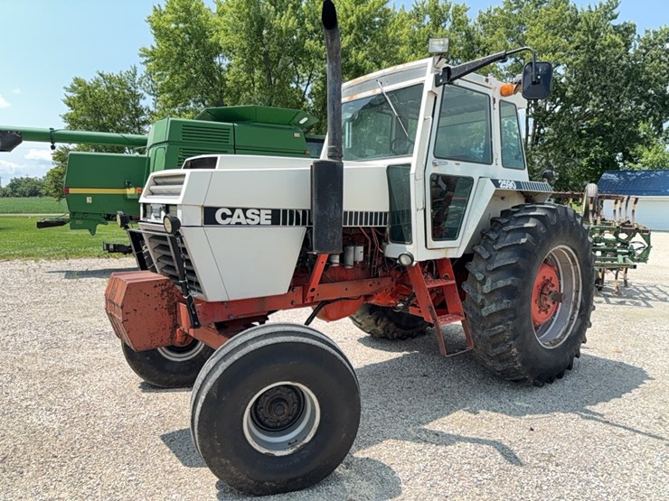 case-2590-tractor-image-2