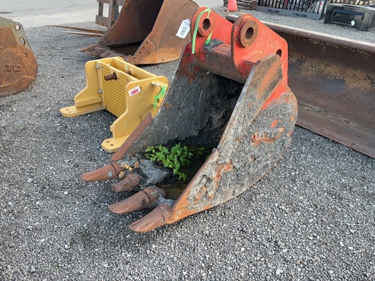 #2013-•-esco-24"-excavator-bucket-image-1