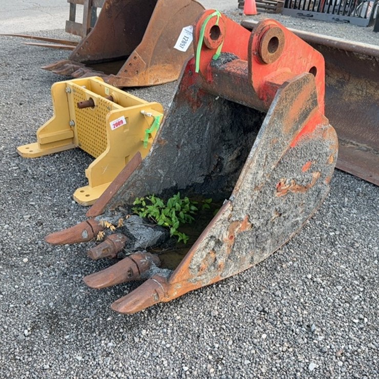 #2013 • ESCO 24" EXCAVATOR BUCKET