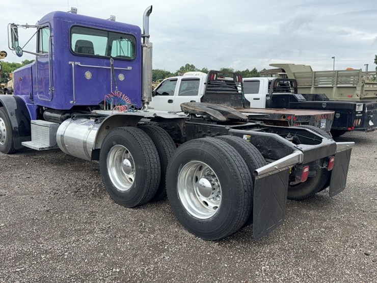 2000-peterbilt-378-image-8