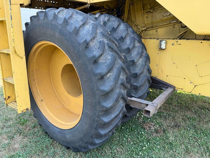 1992-new-holland-tr86-image-26