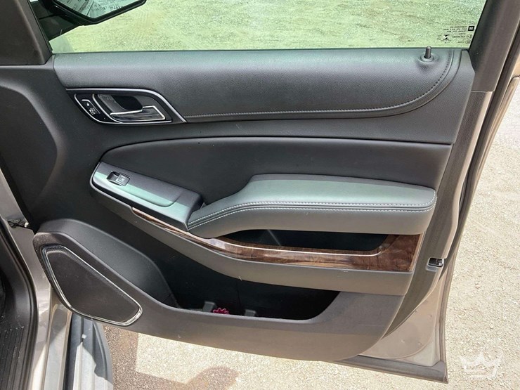 2018-chevrolet-tahoe-image-27