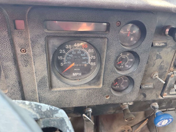 1985-case-ih-200-image-34