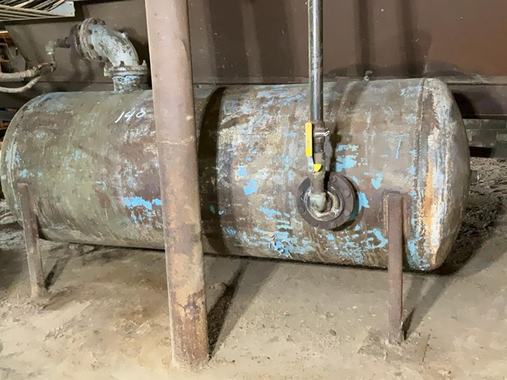 #140-•-42”-x-9’-air-holding-tank-image-1