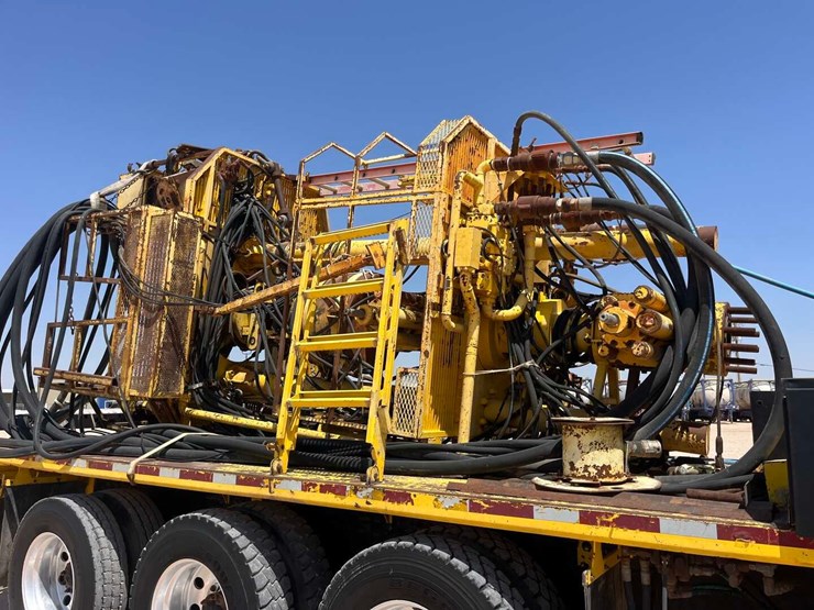 2007-utility-3-axle-image-5