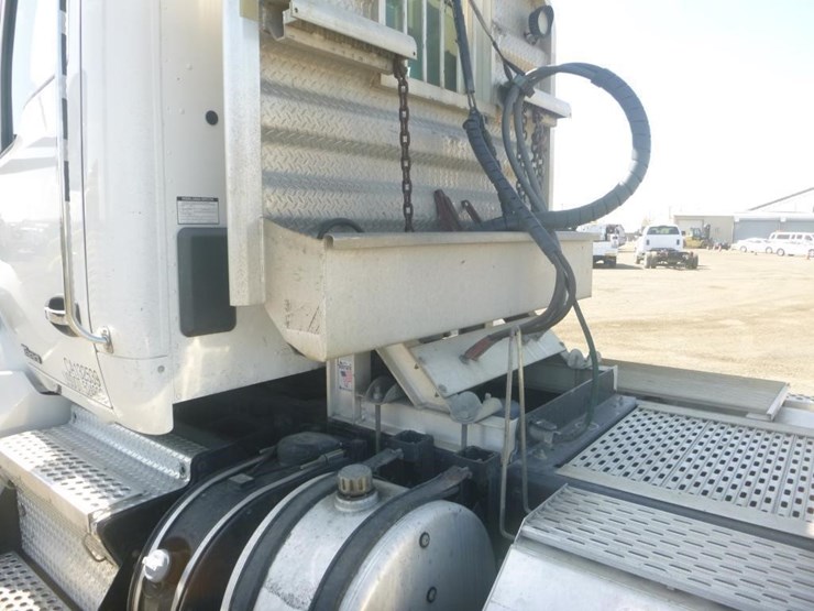 2017-kenworth-t880-image-9