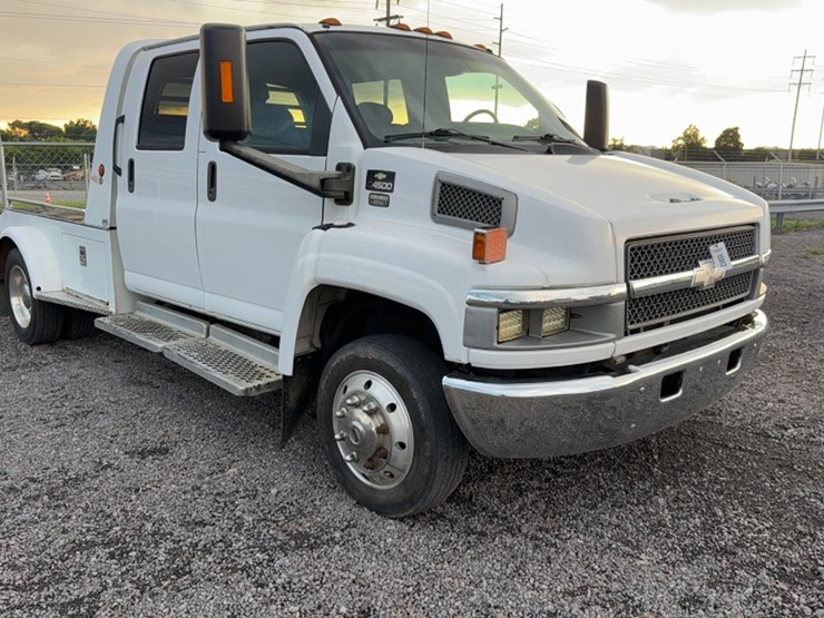 #3006-•-2006-chevy-c4500-flat-bed-truck-image-3
