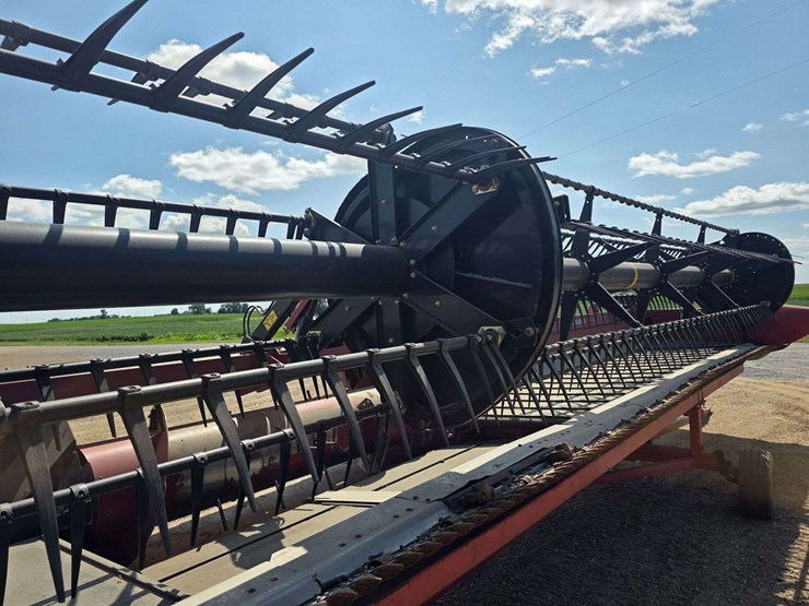 2014-case-ih-3162-image-32