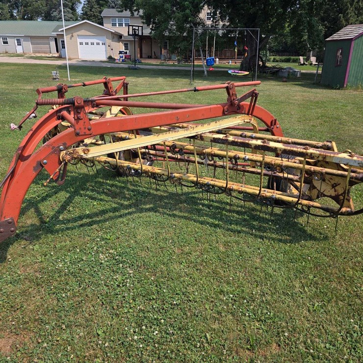 NEW HOLLAND 256