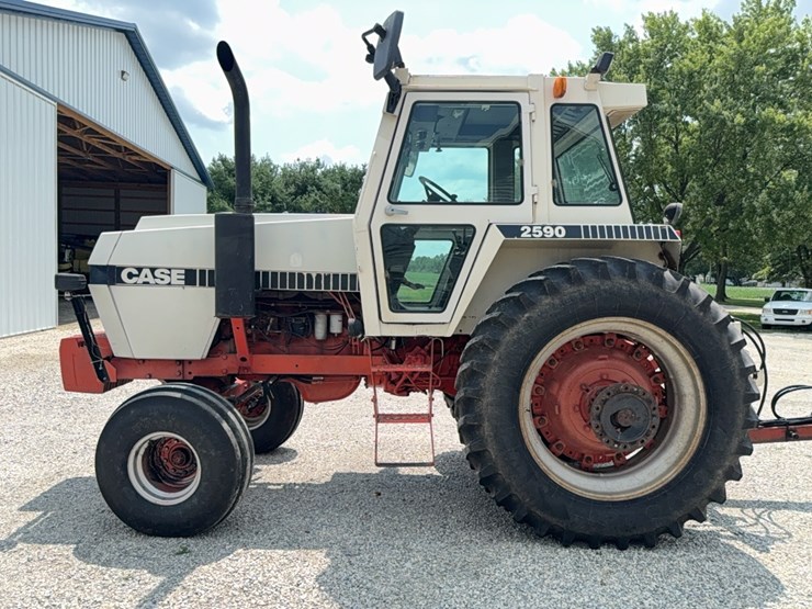 case-2590-tractor-image-16