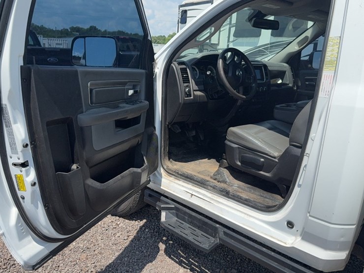 2018-dodge-2500-image-17