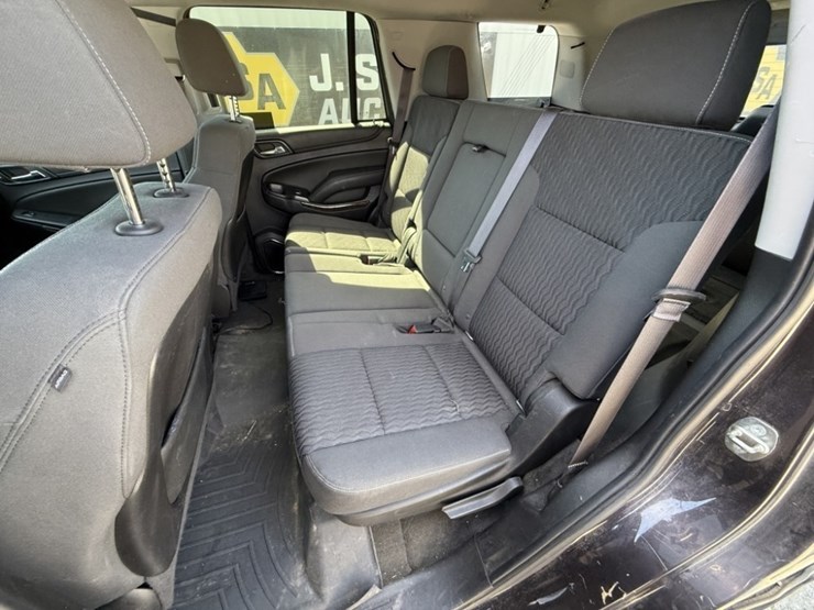 2015-chevrolet-tahoe-ls-image-24