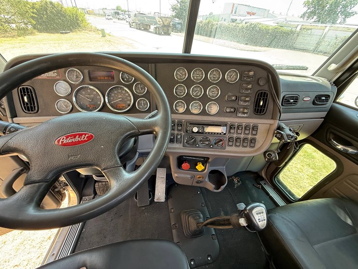 2014-peterbilt-388-image-15