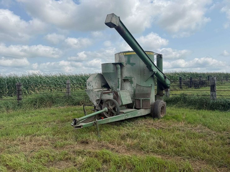 john-deere-700-image-1