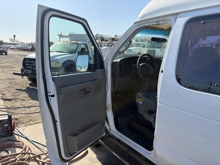 2007-ford-e250-image-17