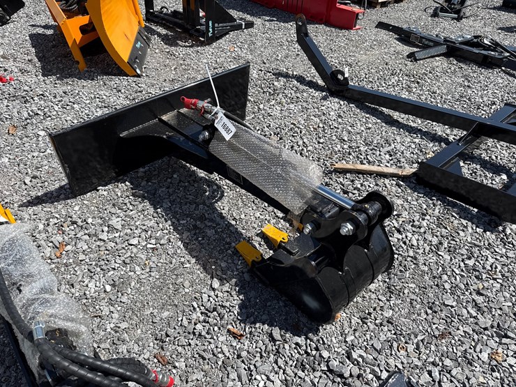 #6031-•-skid-steer-stationary-backhoe-image-2
