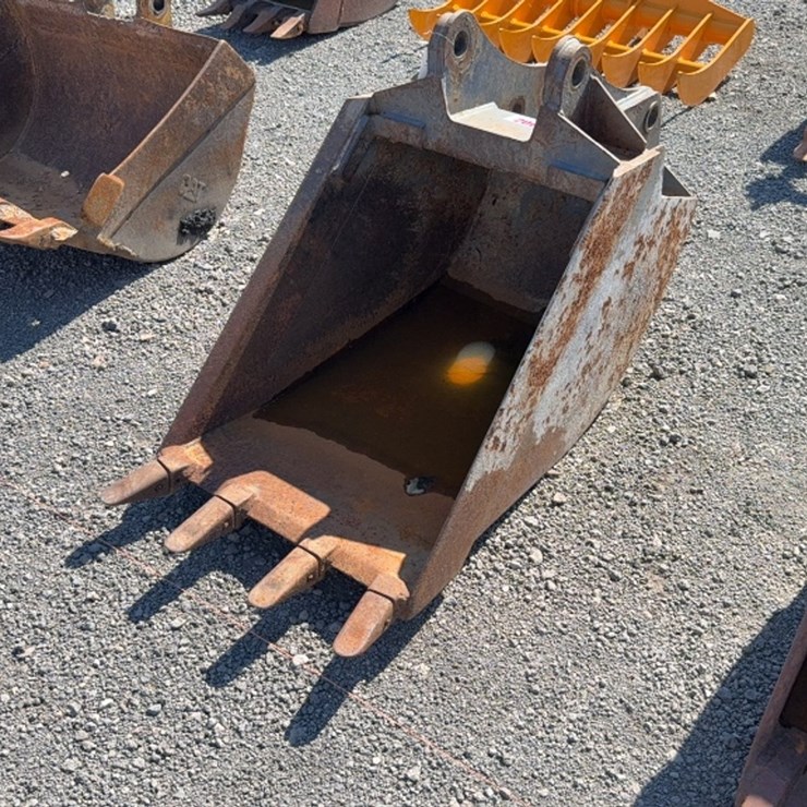 #2006 • 24" BACKHOE BUCKET
