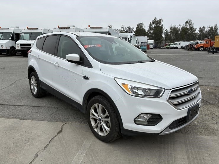 2019-ford-escape-se-image-2