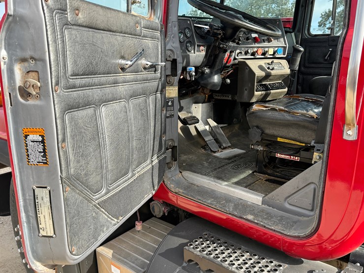 1993-mack-rd690s-image-10