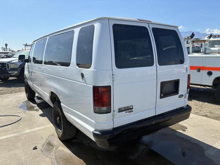 2007-ford-e350-image-4